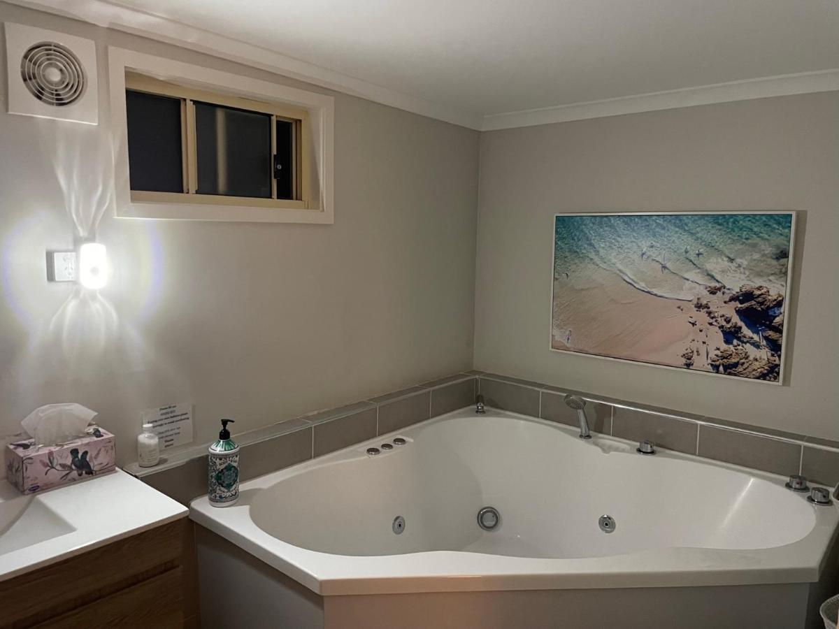 Churchill'S B&B Twin Spa Getaway Studio Swansea Exterior foto