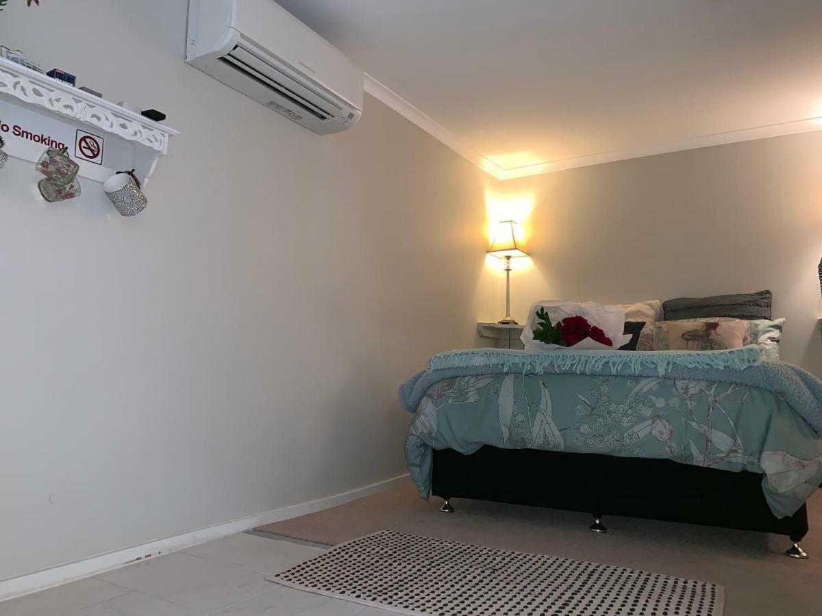 Churchill'S B&B Twin Spa Getaway Studio Swansea Exterior foto